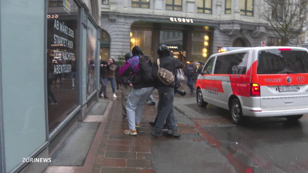 Impfpflicht-Debatte eskaliert: Demonstrationen und Scharmützel in St. Gallen