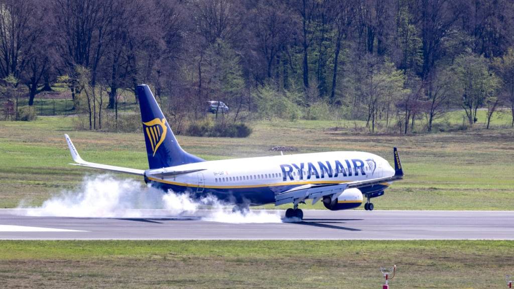 Ryanair erzielt wegen tieferer Ticketpreise weniger Gewinn (Archivbild)