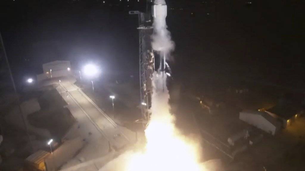 Die Falcon Rakete der Firma SpaceX hebt ab von Cape Canaveral. Sie soll noch am Samstag bei der ISS andocken.