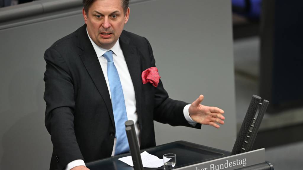 ARCHIV - Maximilian Krah (AfD) spricht im Deutschen Bundestag. Foto: Markus Lenhardt/dpa/Archivbild