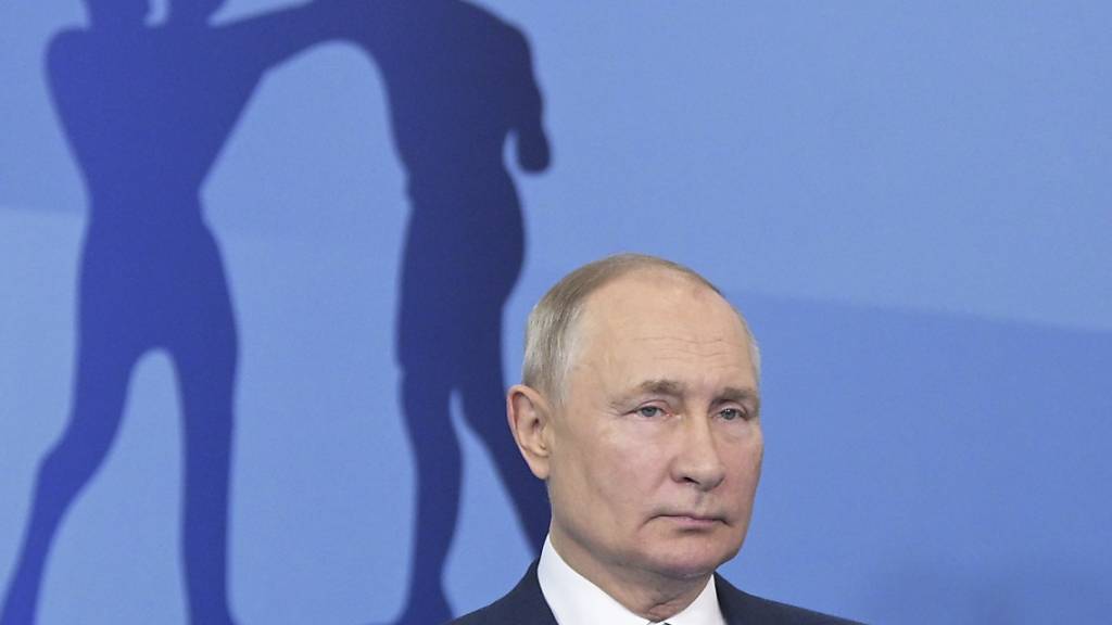 ARCHIV - Wladimir Putin, Präsident von Russland, spricht nach einer Plenarsitzung des Internationalen Sportforums im russischen Perm. Foto: Alexei Nikolsky/Pool Sputnik Kremlin/AP/dpa