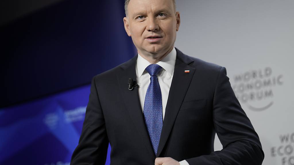 ARCHIV - Der polnische Präsident Andrzej Duda beim Weltwirtschaftsforum in Davos. In Polen wird am 15. Oktober das Parlament neu gewählt. Diesen Termin habe er nach einer positiven Beurteilung durch die Wahlkommission festgelegt, teilte Duda am Dienstag in sozialen Medien mit. Foto: Markus Schreiber/AP/dpa