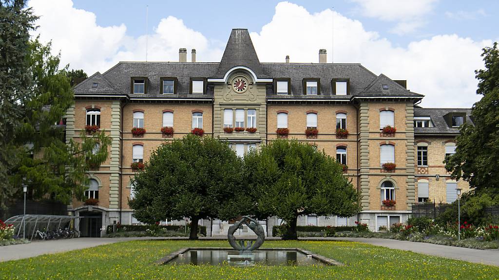 Das Hauptgebäude des Psychiatriezentrums Münsingen. (Archivbild)