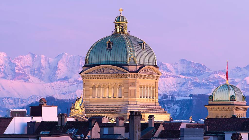 Das Schweizer Parlament ist immer noch sehr religiös geprägt: Über drei Viertel der Bundesversammlung geben an, einer Religion anzugehören. (Archivbild)