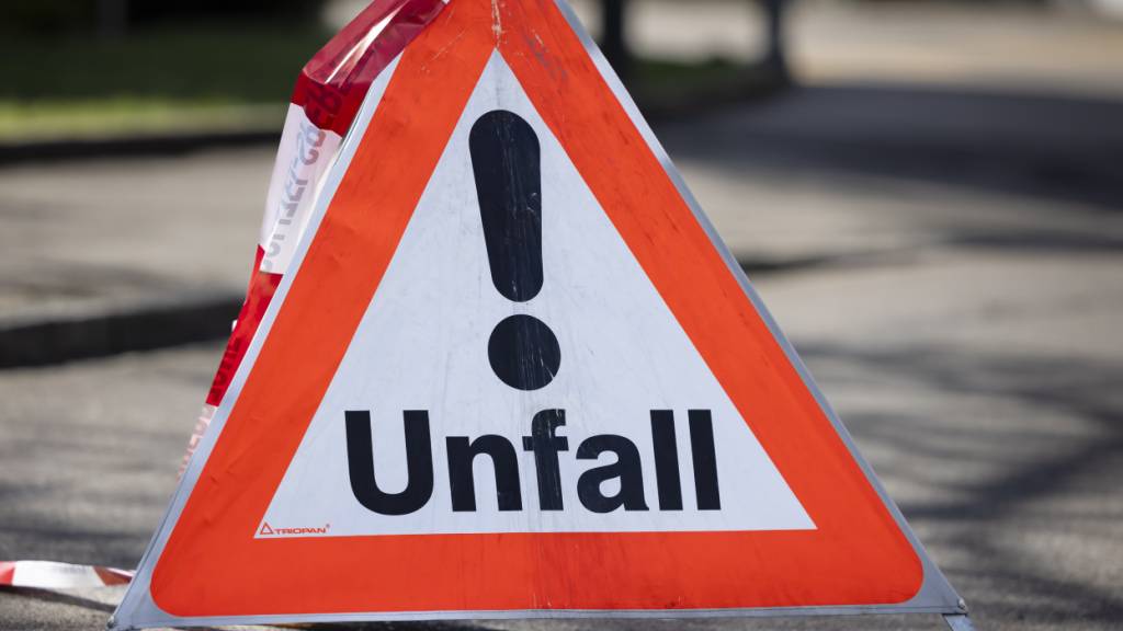 Am Freitagabend ist laut Schaffhauser Polizei eine Frau mit ihrem E-Scooter auf der Fulachstrasse verunfallt. (Symbolbild)