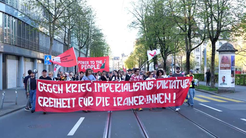 Hunderte demonstrieren in Zürich gegen Iran-Krieg