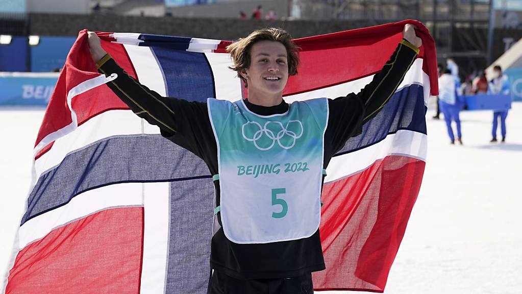 Birk Ruud holte bei der Big-Air-Premiere der Freestyler den Olympiasieg nach Norwegen