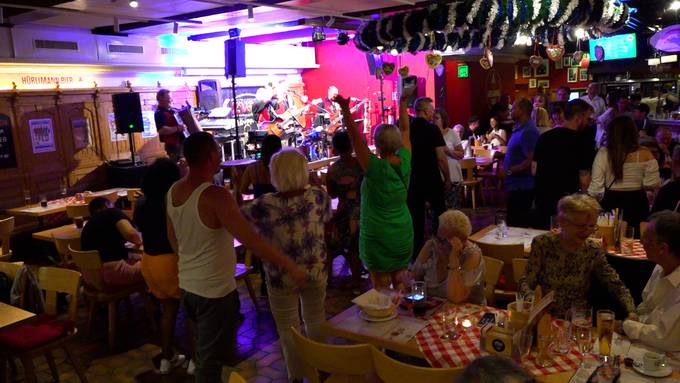 Bierhalle Wolf: Letzte Zuflucht für tanzfreudige Fans der Volksmusik