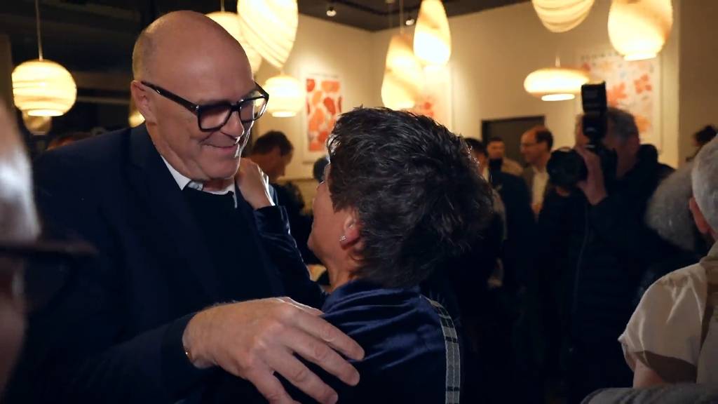 Martin Pfister lässt sich nach Einzug in den Bundesrat in Baar feiern