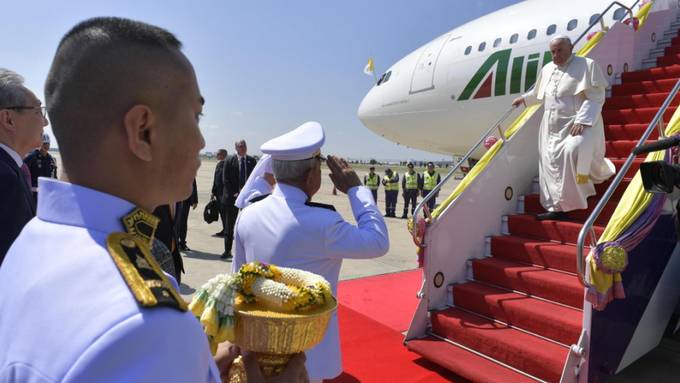 Papst besucht Thailand - Wiedersehen mit Cousine