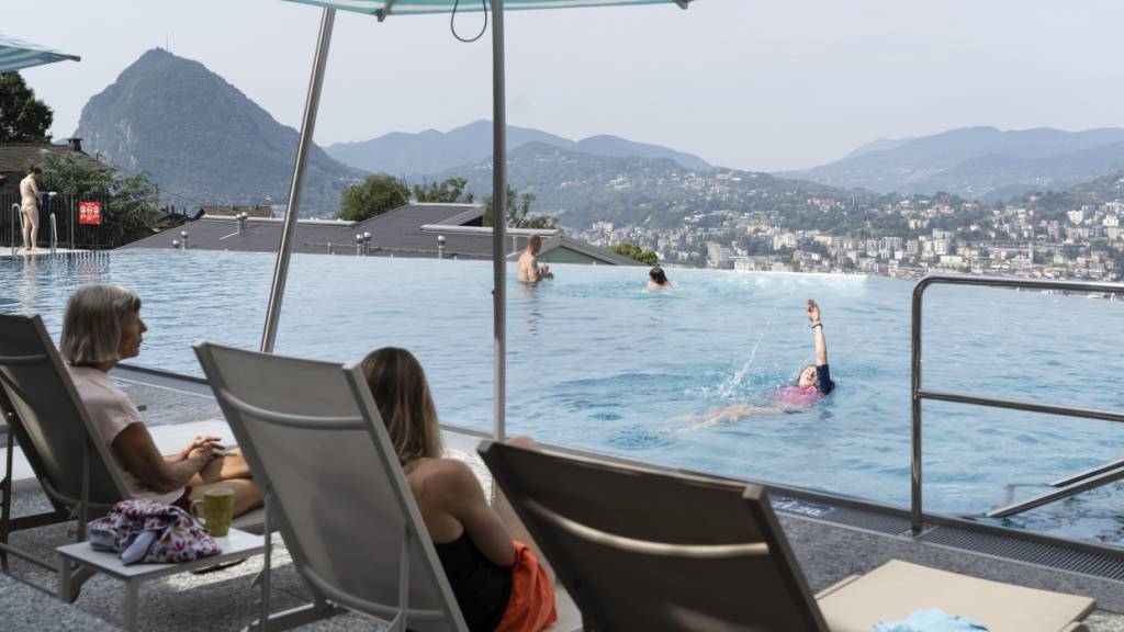 Die städtischen Angestellten haben bald fünf Wochen Ferien. Dazu kommen die Betriebsferientage, also der Brückentag an Auffahrt und die Tage zwischen Weihnachten und Neujahr. Im Bild das Reka-Feriendorf in Lugano-Albonago. (Symbolbild)