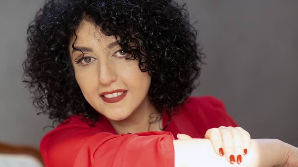 HANDOUT - Dieses am 02.05.2026 von der Narges-Mohammadi-Stiftung zur Verfügung gestellte Foto zeigt Narges Mohammadi, die am 9. Februar 2025 für ein Porträt posiert. Foto: Nooshin Jafari/Narges Mohammadi Foundation/AP/dpa (Archivbild)