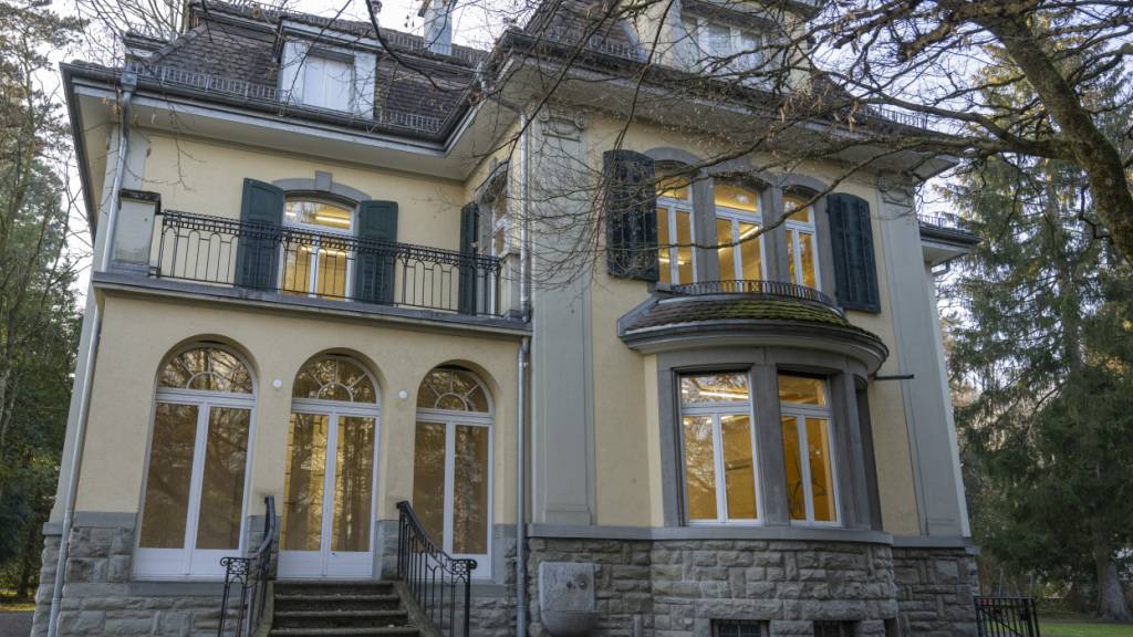 Der St. Galler Künstler Beni Bischof greift mit seinen Arbeiten in die Räume der über hundertjährigen Villa ein, die das Krienser Museum im Bellpark beherbergt. (Archivbild)