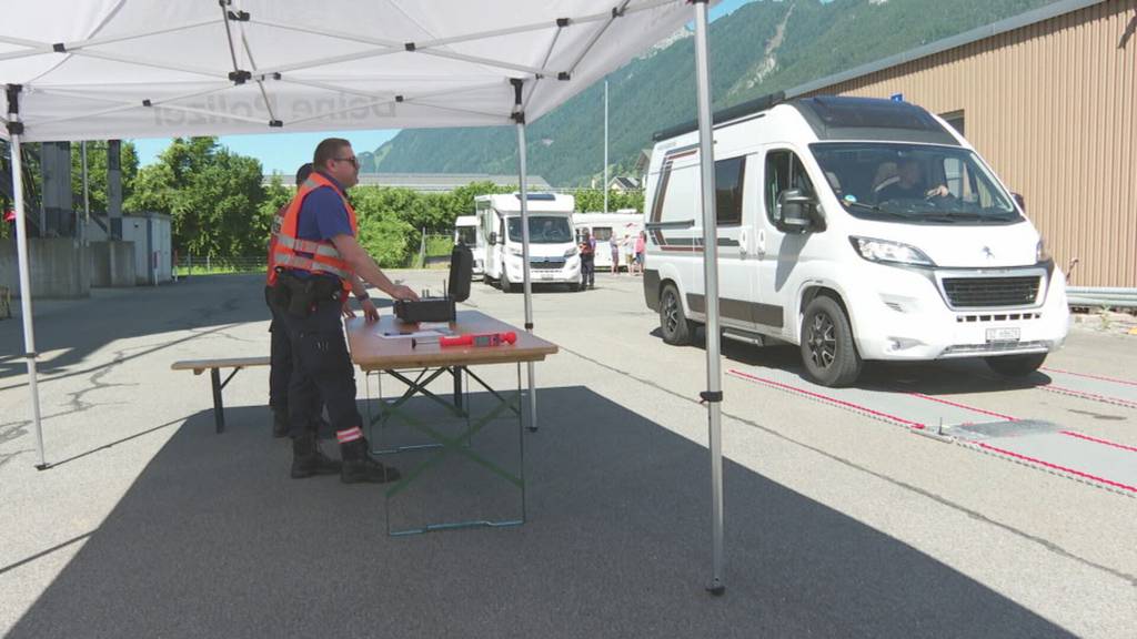 Polizei macht auf Übergewicht von Campern aufmerksam