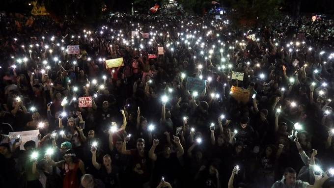 Zehntausende demonstrieren in Brasilien