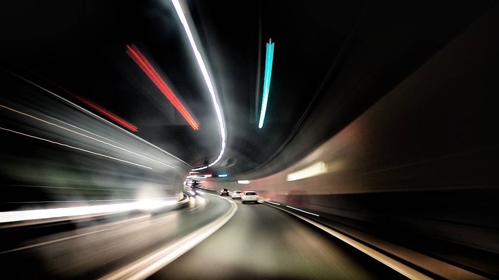 Raser Tunnel Auto schnell