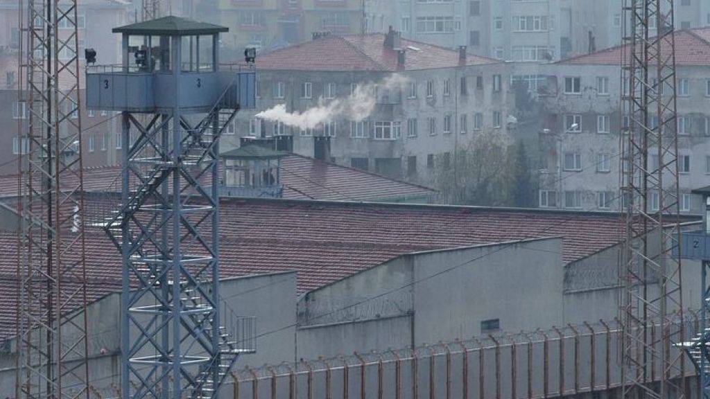 Die türkische Regierung reagierte auf den Putschversuch mit einer Verhaftungswelle. Nun sind die Gefängnisse voll. Tausenden Kriminellen soll nun deshalb die Haftstrafe erlassen werden.