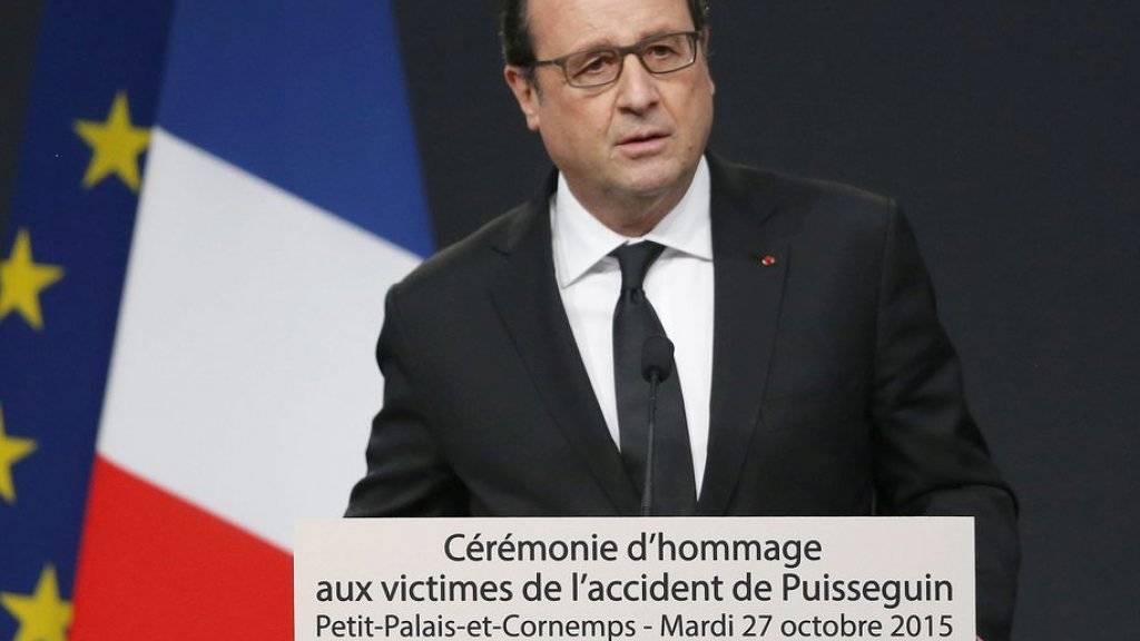 Frankreichs Präsident François Hollande an der Gedenkfeier in Petit-Palais-et-Cornemps nordöstlich von Bordeaux.