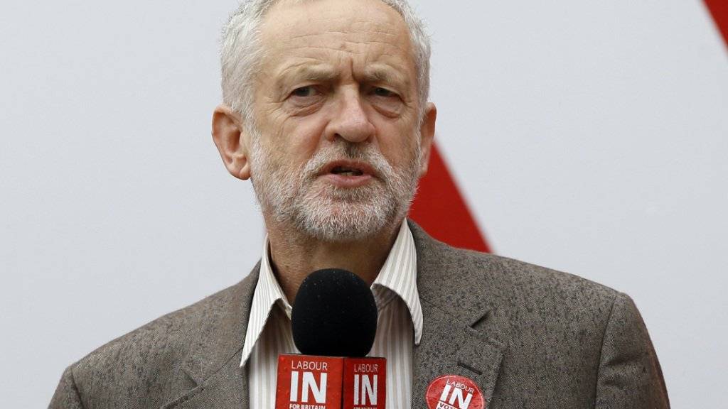 Für Labor-Chef Corbyn muss die EU demokratischer werden. Trotzdem will er, dass Grossbritannien in der EU bleibt, wie er in einer Live-TV-Sendung sagte. (Archivbild)