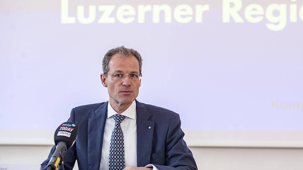 Reto Wyss, Finanzdirektor des Kantons Luzern, rät bei den Kantonsausgaben auf die Bremse zu stehen. (Archivbild)