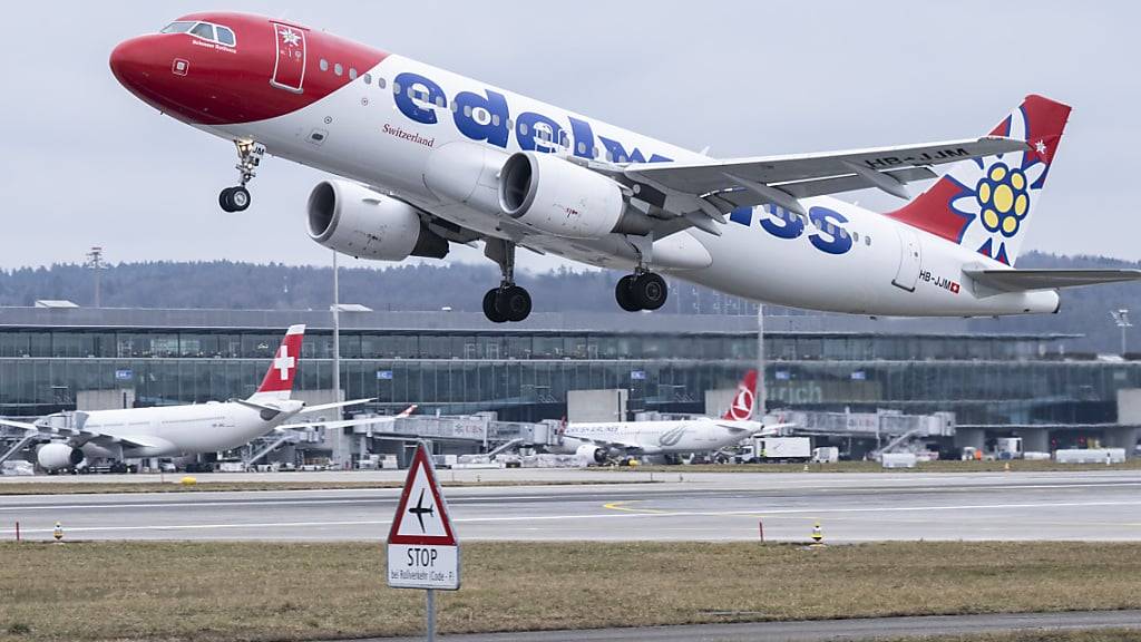 Im Oktober hat der Flughafen Zürich wieder fast so viele Starts und Landungen registriert wie vor der Corona-Krise. (Symbolbild)