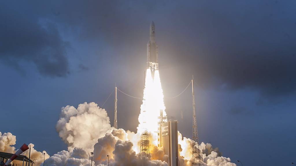 Die technischen Probleme bei einer Ariane-5-Rakete sind grösser als bisher vermutet - der Start der Rakete ins All musste erneut verschoben werden. (Symbolbild)