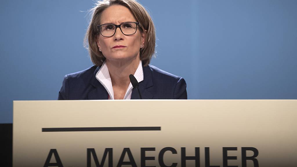 Für Andréa Maechler, Mitglied des Direktoriums der Schweizerischen Nationalbank SNB, sind trotz der erfolgreichen Tests noch wichtige Fragen bezüglich einer allfälligen SNB-Digitalwährung unbeantwortet. (Archivbild)