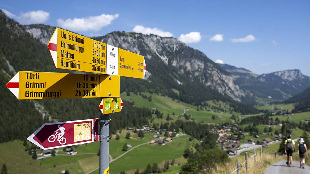 Das Wandern gehört nun offiziell als «lebendige Tradition der Schweiz». (Themenbild)