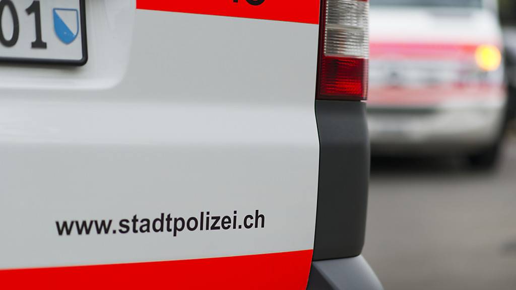 Verletzte nach Kollision von Polizeiauto und Taxi in Zürich