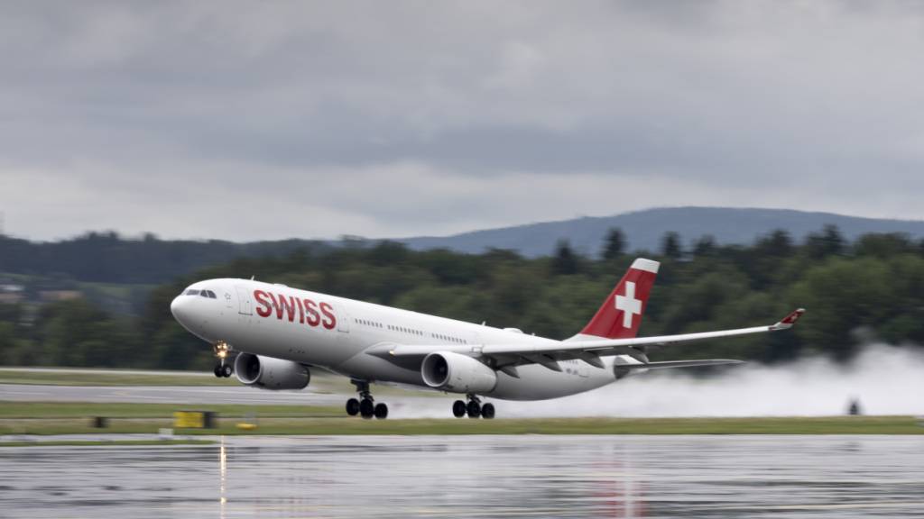 Wegen Gewitter müssen Passagiere am Flughafen Zürich übernachten
