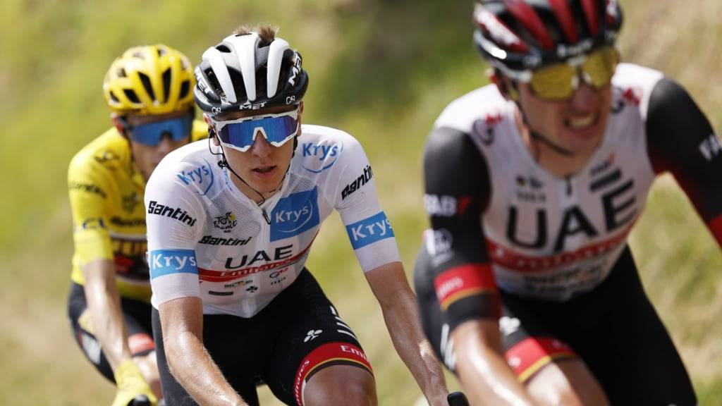 Tadej Pogacar (Mitte) und Teamkollege Brandon Mcnulty (rechts) an der Tour de France 2022