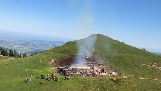 Alphütte in Urnäsch brennt vollständig ab