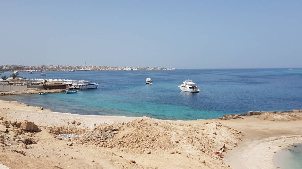 ARCHIV - Der Strand von Hurghada. Foto: Marcel Lauck/dpa