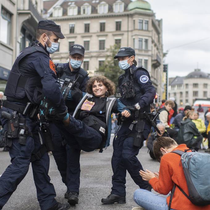 Zürcher Obergericht bestätigt erstmals einen Freispruch für Klimaaktivistinnen
