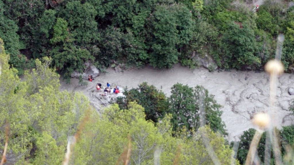 Rettungskräfte suchen in der Raganello-Schlucht in Süditalien nach weiteren Vermissten.