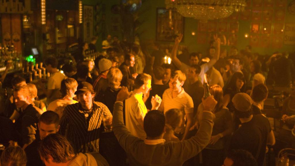 Nachdem der Landrat am Mittwoch eine Motion zur Abschfafung des «Tanzverbots» abgelehnt hat, bleiben Veranstaltungen und sportliche Wettkämpfe in Nidwalden an fünf Feiertagen verboten. (Symbolbild)