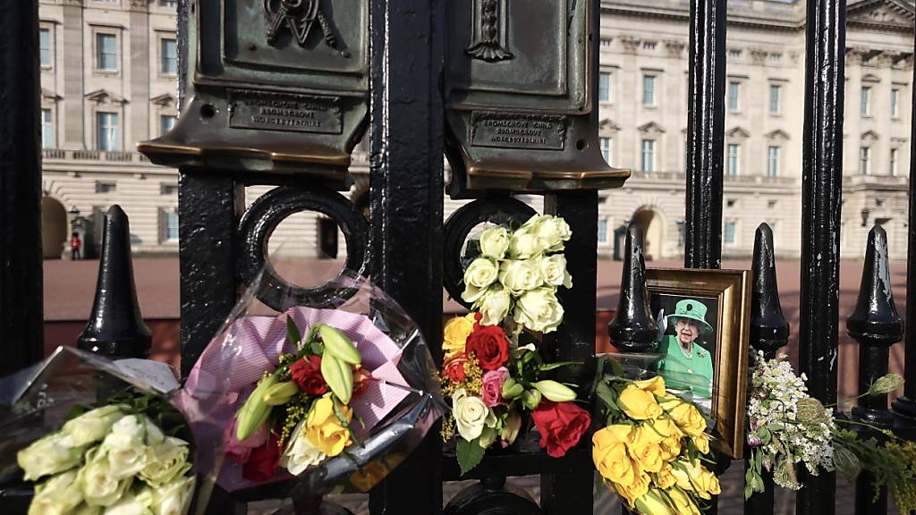 Mit dem Denkmal im Zentrum von London sollen alle die Möglichkeit bekommen, die verstorbene Queen zu würdigen. (Archivbild)