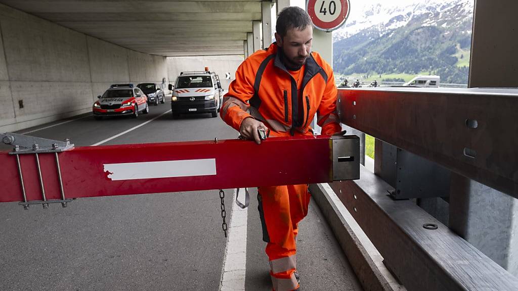 Nach Wintersperre dürfen Autos den Gotthardpass wieder befahren