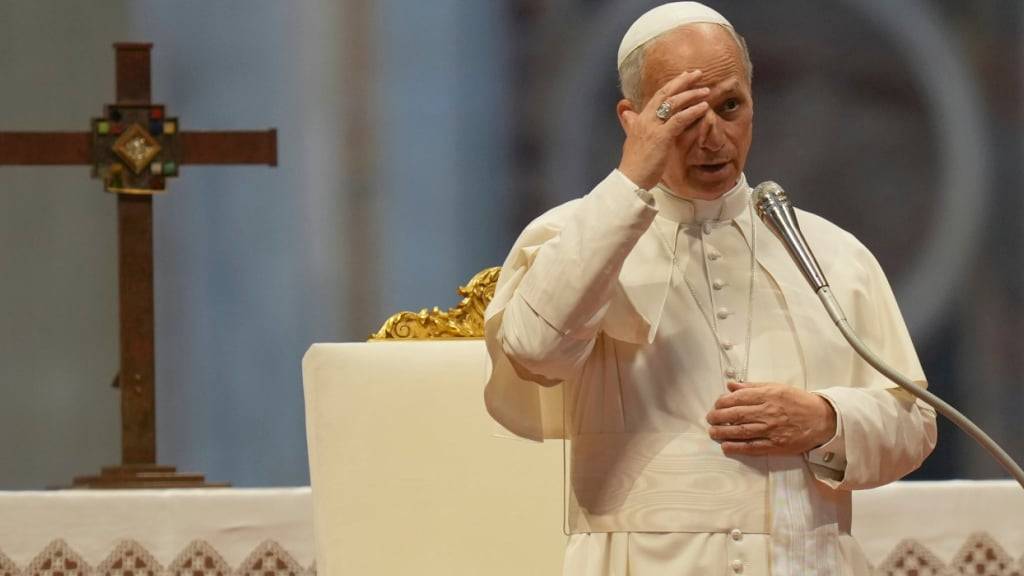 Papst Leo XIV. hält eine Audienz anlässlich des Jubiläums des Sports im Petersdom im Vatikan. Foto: Alessandra Tarantino/AP/dpa
