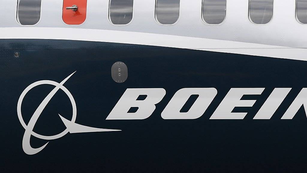 Der Flugzeughersteller Boeing hat im ersten Quartal klar weniger verdient. Belastet haben die Flugverbote für 737-Max-Maschinen, nachdem es zu Abstürzen gekommen war.(Archivbild)