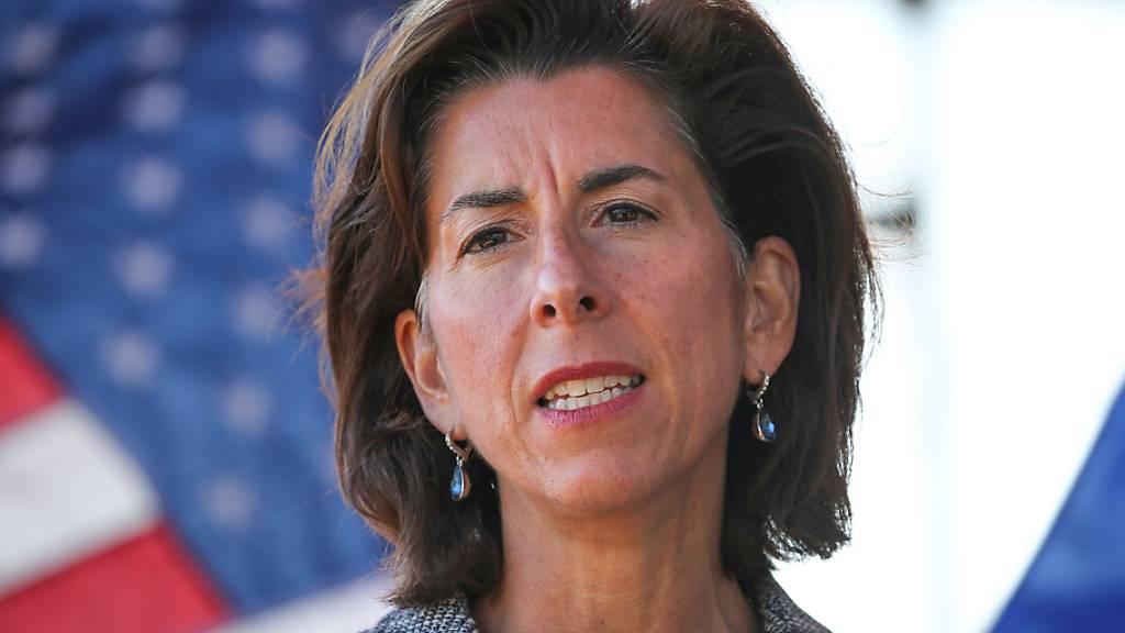 ARCHIV - US-Handelsministerin Gina Raimondo bei einem Interview in Pittsburgh. Foto: Rebecca Droke/AP/dpa