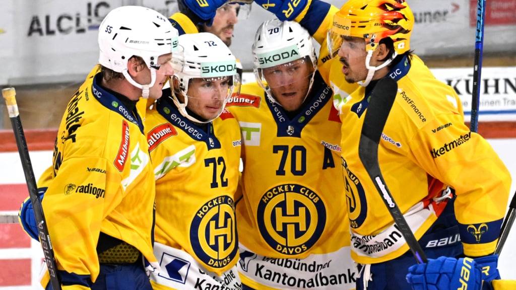 Jubel ohne Ende: Der HC Davos gewann auch das fünfte Saisonspiel nach 60 Minuten - auswärts bei den heimstarken SCL Tigers