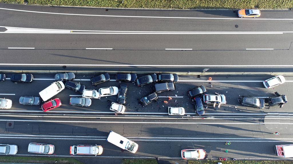 Massenkarambolage mit über 20 Fahrzeugen – Autobahn A2 wieder offen