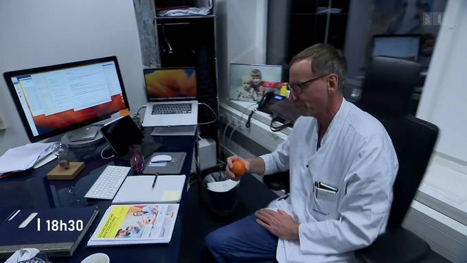 Hirslanden-Chirurg isst in Mega-Schicht nur drei Mandarinli und ein Joghurt 