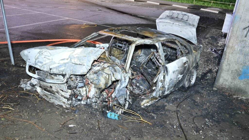 Beim Selbstunfall in Schenkon LU hat sich am frühen Samstagmorgen eine Person schwer verletzt.