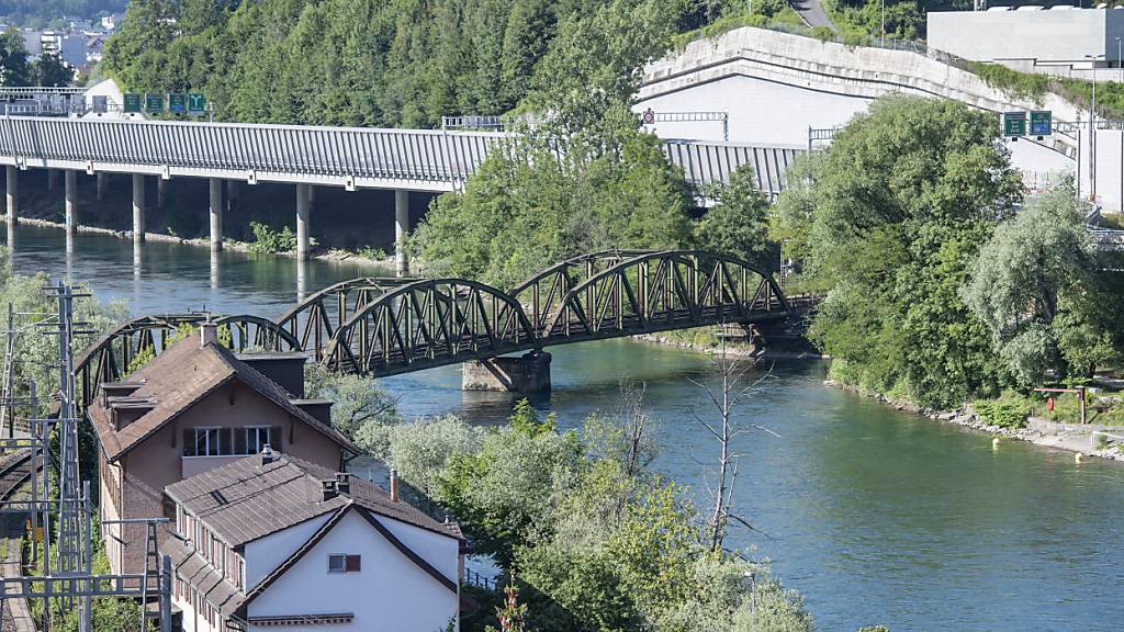 Die Brücke auf der Bahnstrecke Luzern-Rotkreuz ZG-Zürich ist eine der wenigen noch erhaltenen Fachwerkbrücken aus Stahl und soll deswegen erhalten bleiben. (Archivaufnahme)