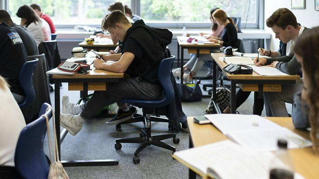 Der Kanton Aargau plant im Grundsatz zwei neue Mittelschulen in Lenzburg und Windisch. (Symbolbild)