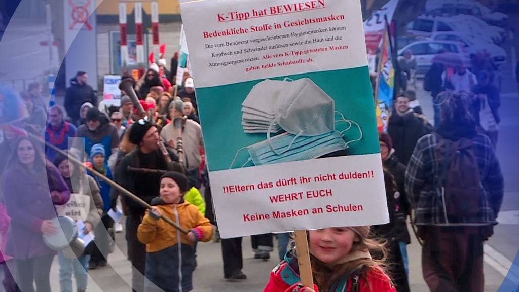 Eltern demonstrieren in Olten wegen der Maskenpflicht an Schulen