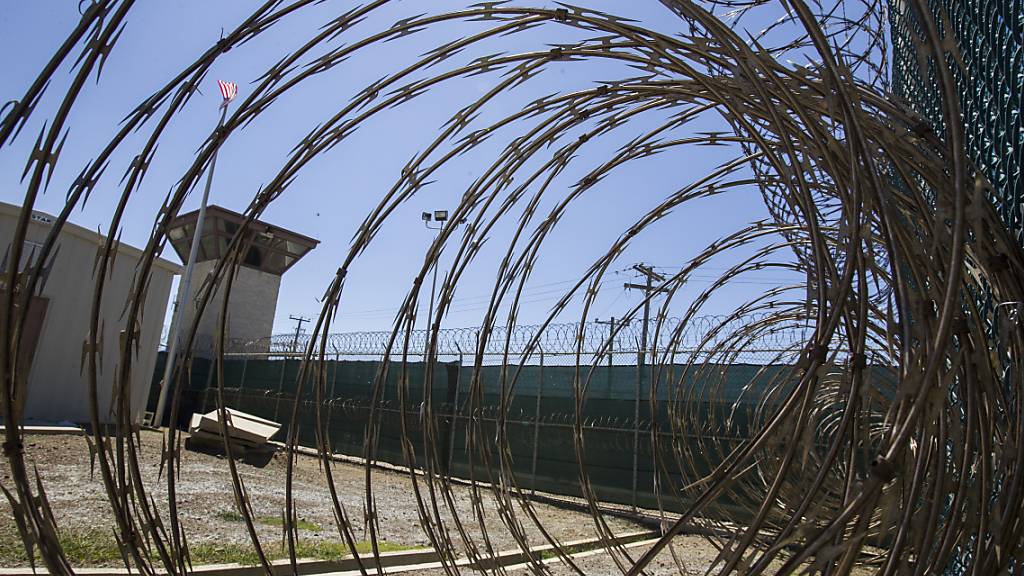 ARCHIV - Rund sechs Monate nach Amtsantritt hat US-Präsident Bidens Regierung erstmals einen Häftling aus dem Gefangenenlager Guantanamo an dessen Heimatland überstellt. Foto: Alex Brandon/AP/dpa Foto: Alex Brandon/AP/dpa