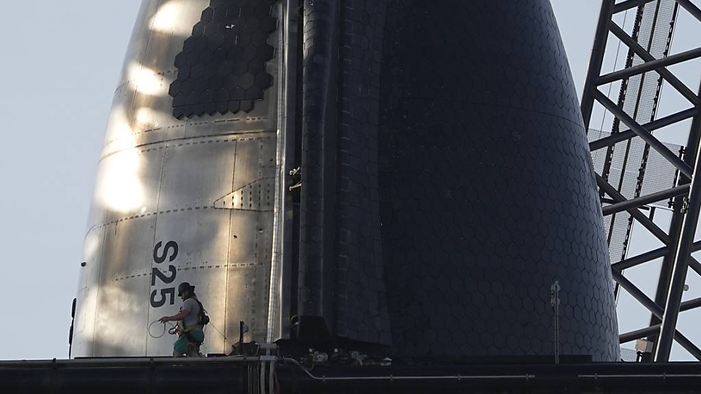 dpatopbilder - Die Mega-Rakete Starship von SpaceX. Foto: Eric Gay/AP/dpa